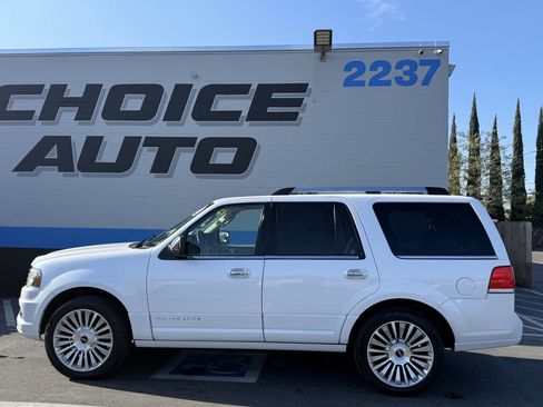 Used 2015 Lincoln Navigator 4WD image 26