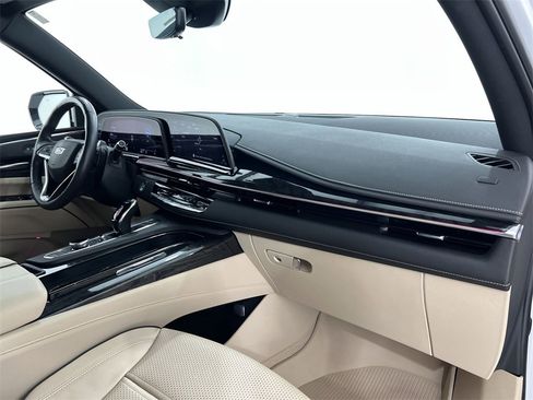 Used 2024 Cadillac Escalade Premium Luxury w/ Performance Package image 29