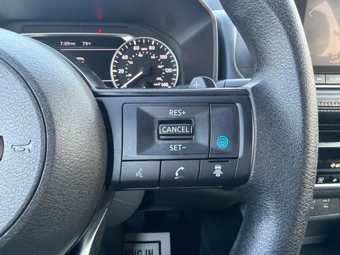 Used 2024 Nissan Rogue SV AWD/4WD image 30