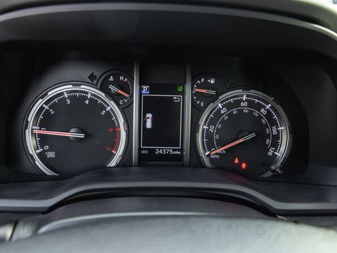 Certified 2024 Toyota 4Runner TRD Off-Road Premium w/ Moonroof Package AWD/4WD image 17