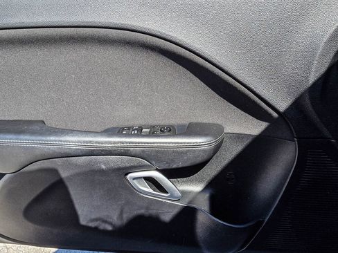 Used 2019 Dodge Challenger SXT image 9