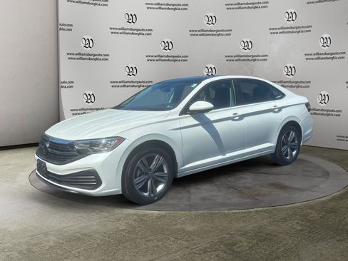 Used 2024 Volkswagen Jetta SE FWD image 1