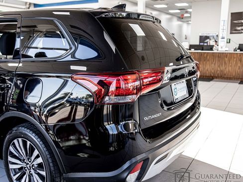 Used 2020 Mitsubishi Outlander ES FWD image 12