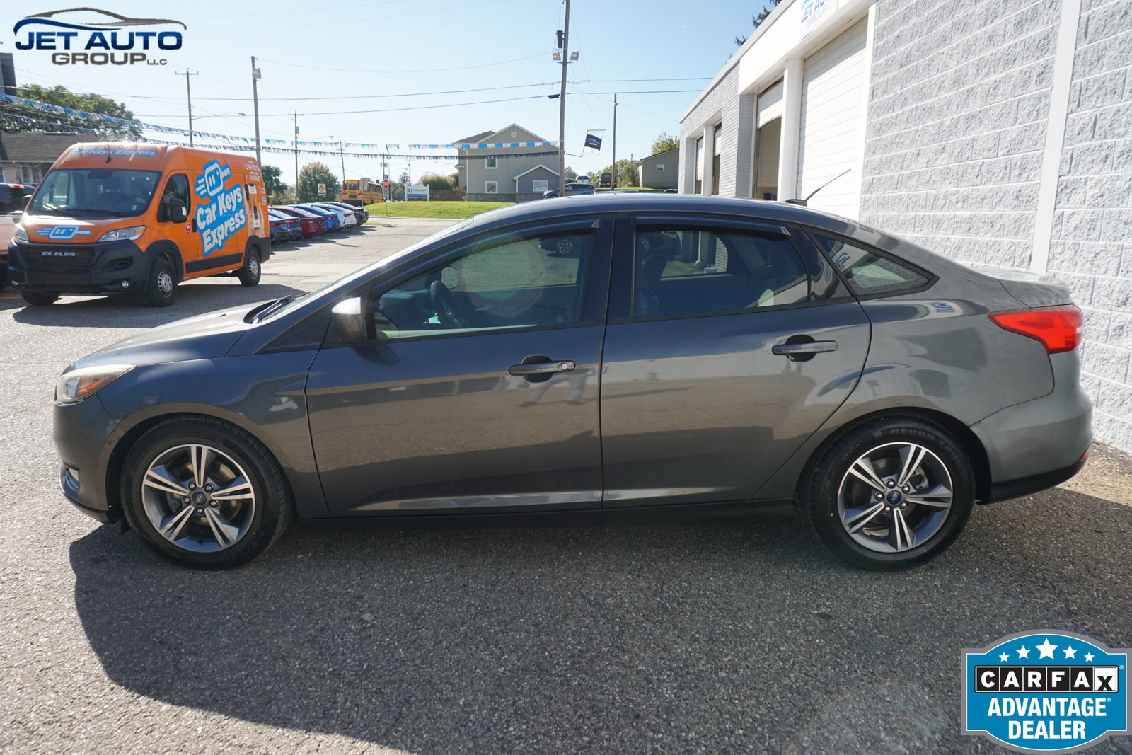 Used 2018 Ford Focus SE w/ SE Appearance Package FWD image 4