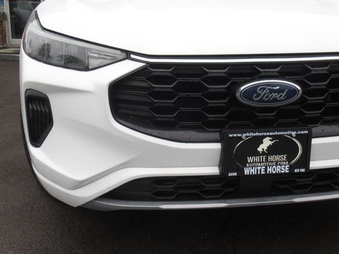 Used 2023 Ford Escape ST-Line AWD/4WD image 3