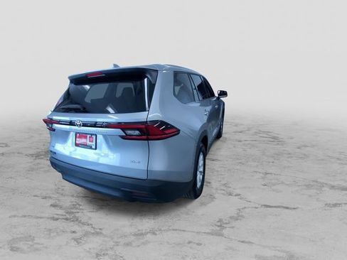 Used 2025 Toyota Grand Highlander AWD image 12