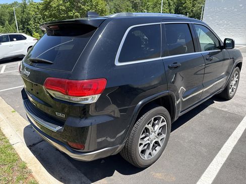 Used 2018 Jeep Grand Cherokee Limited AWD/4WD image 9
