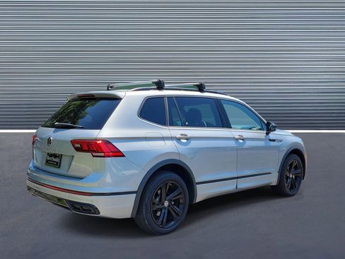 Used 2023 Volkswagen Tiguan SE R-Line FWD image 3