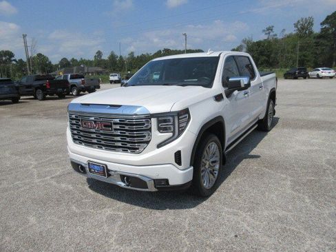 Used 2022 GMC Sierra 1500 Denali w/ Technology Package AWD/4WD image 2