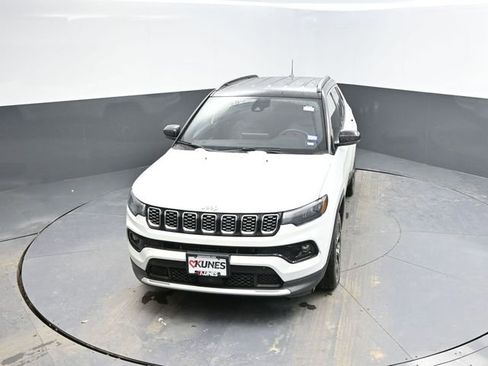 Used 2024 Jeep Compass Limited image 39