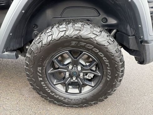 Used 2024 Jeep Wrangler Unlimited image 32