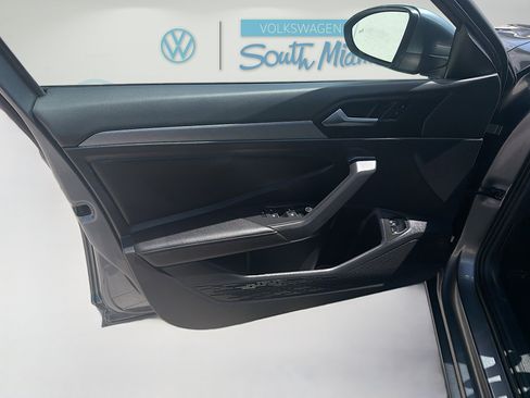 Used 2022 Volkswagen Jetta SE FWD image 19