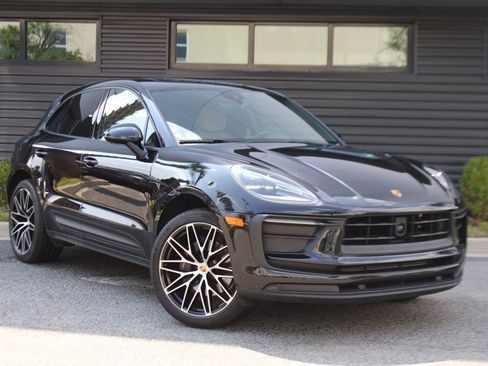 Certified 2025 Porsche Macan image 9