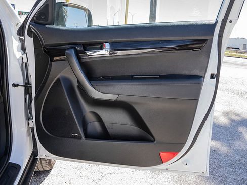 Used 2011 Kia Sorento EX w/ Premium Pkg image 13