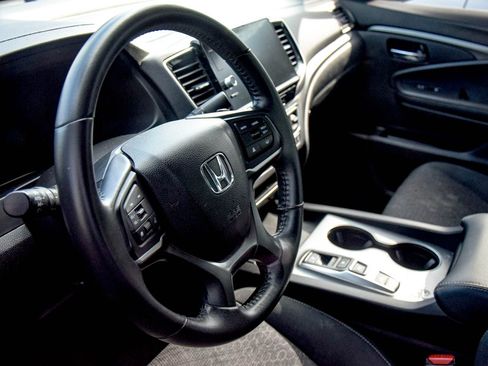 Used 2024 Honda Ridgeline Sport image 11