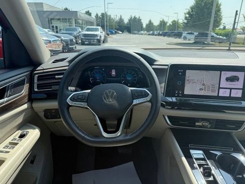 Used 2024 Volkswagen Atlas SEL AWD/4WD image 6