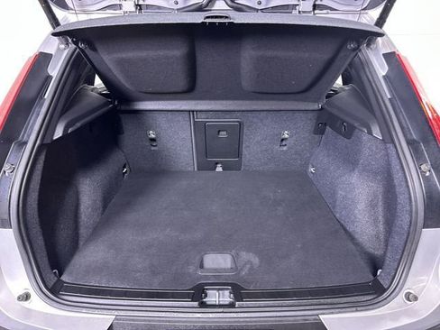 Used 2023 Volvo XC40 B5 Core image 27