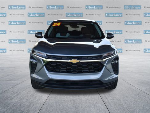 Used 2024 Chevrolet Trax LS w/ LS Convenience Package FWD image 2