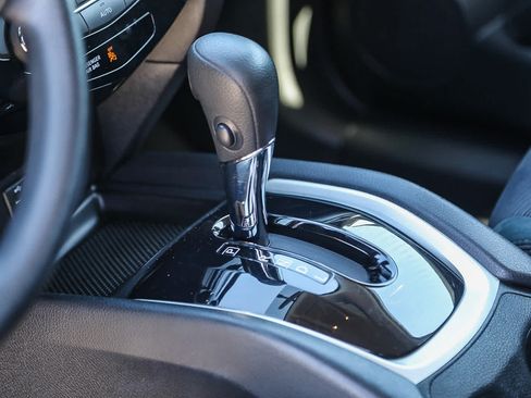 Used 2016 Nissan Rogue SV FWD image 20