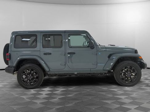Used 2025 Jeep Wrangler Unlimited Sahara w/ Safety Group AWD/4WD image 6