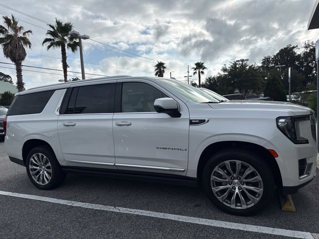 Used 2022 GMC Yukon XL Denali w/ Denali Premium Package RWD image 5