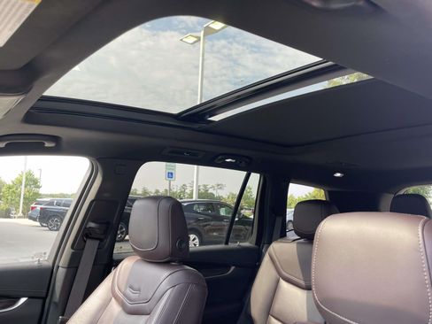 Used 2021 Cadillac XT6 Premium Luxury AWD/4WD image 17