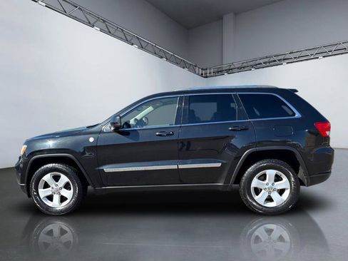 Used 2011 Jeep Grand Cherokee Laredo image 2