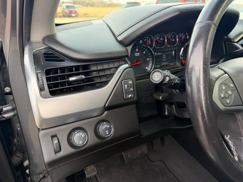 Used 2020 Chevrolet Suburban LT image 17