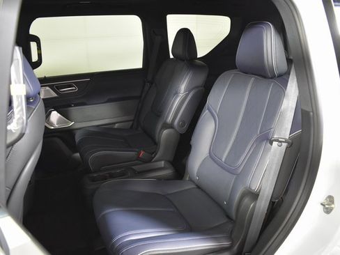 New 2026 INFINITI QX80 4WD image 12