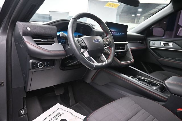 Certified 2025 Ford Explorer ST-Line AWD/4WD image 9