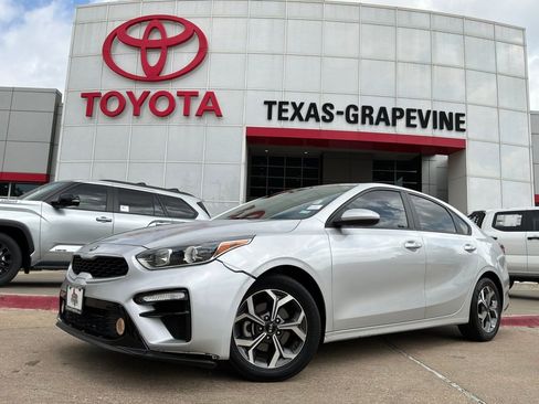 Used 2021 Kia Forte LXS FWD image 2