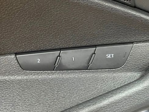 Used 2021 Audi e-tron Premium Plus w/ Premium Plus Package image 18
