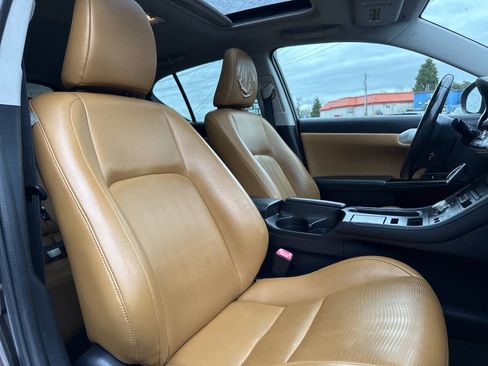 Used 2013 Lexus CT 200h w/ Seat Comfort Pkg FWD image 18