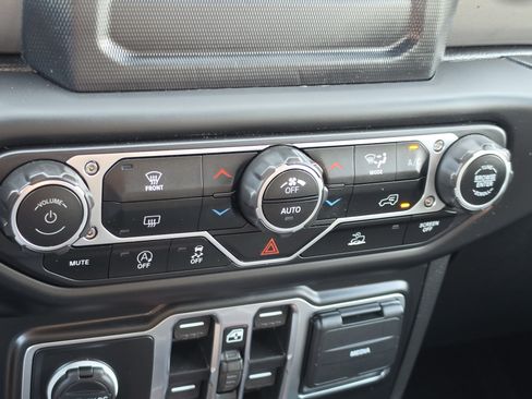 Used 2023 Jeep Wrangler Unlimited Sport AWD/4WD image 19