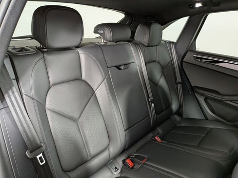 Certified 2025 Porsche Macan AWD/4WD image 23