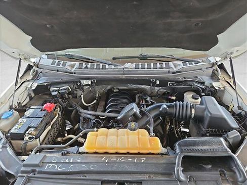 Used 2015 Ford F150 Lariat w/ Equipment Group 502A Luxury AWD/4WD image 27