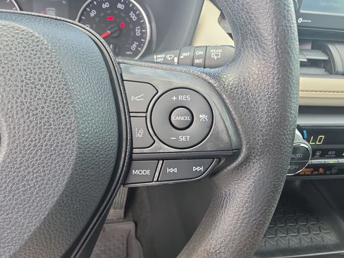 Used 2020 Toyota RAV4 XLE FWD image 22