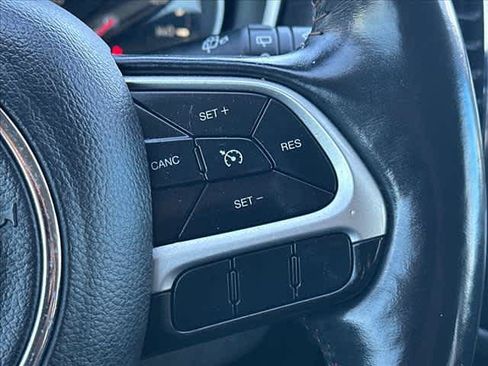 Used 2018 Jeep Compass Latitude w/ Popular Equipment Group AWD/4WD image 19