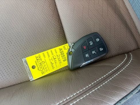 Certified 2024 Chevrolet Tahoe High Country w/ Advanced Technology Package image 33