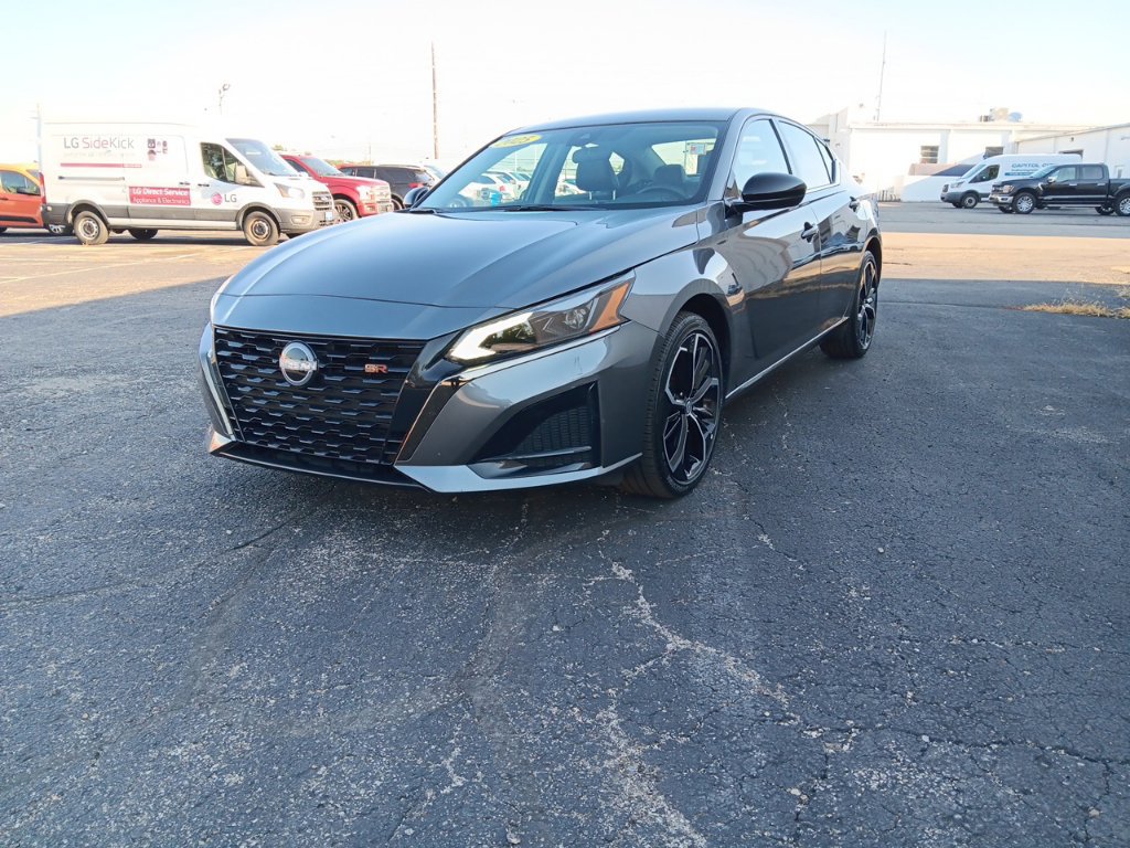 Used 2025 Nissan Altima 2.5 SR AWD/4WD image 10