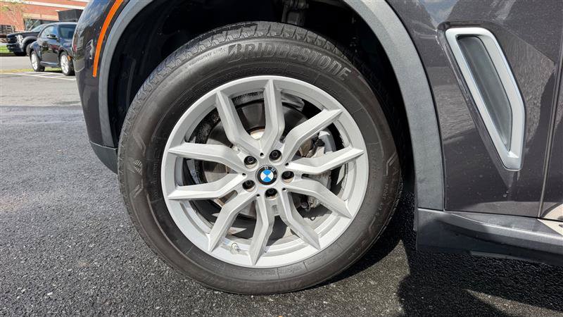 Used 2020 BMW X5 xDrive40i w/ Convenience Package AWD/4WD image 16