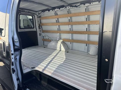 Used 2018 Chevrolet Express 2500 w/ Driver Convenience Package image 8