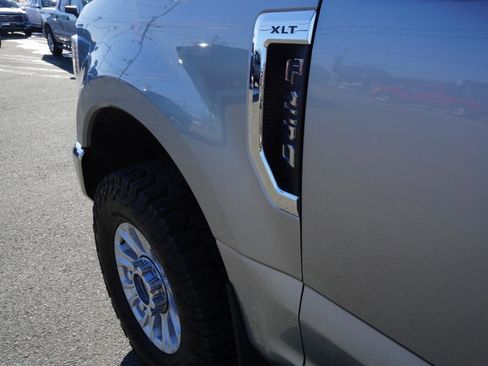 Used 2020 Ford F250 XLT w/ Snow Plow Prep Package image 9