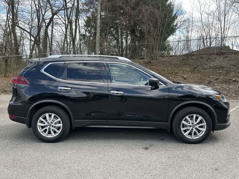Used 2018 Nissan Rogue SV w/ Premium Package image 3