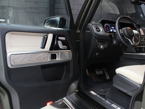 Used 2022 Mercedes-Benz G 550 G 550 AMG Line w/ Exclusive Interior Package image 22