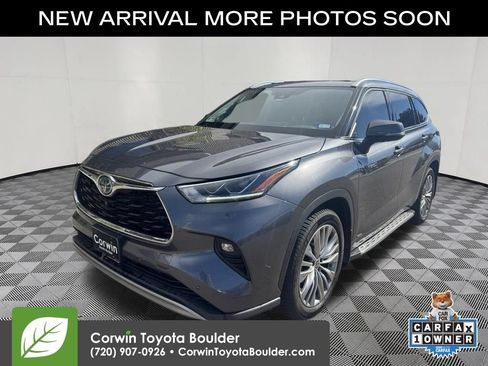 Used 2021 Toyota Highlander Platinum AWD/4WD image 3