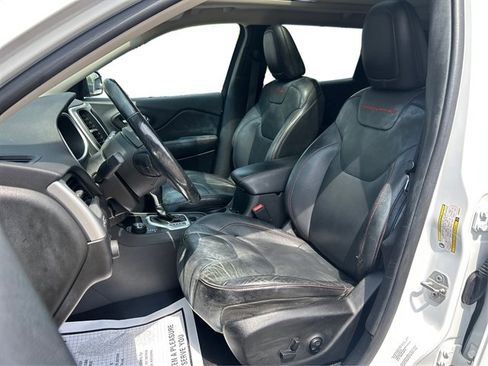 Used 2014 Jeep Cherokee Trailhawk w/ Comfort/Convenience Group AWD/4WD image 47