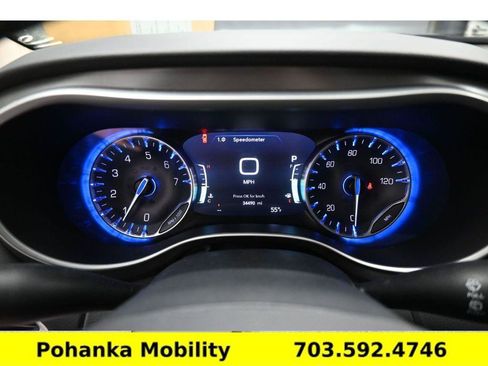 Used 2024 Chrysler Pacifica Touring-L FWD image 4