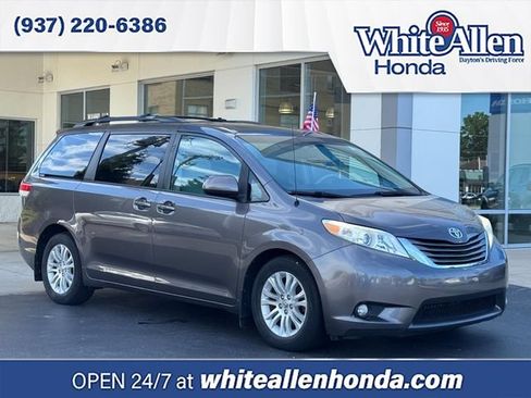 Used 2013 Toyota Sienna XLE FWD image 1
