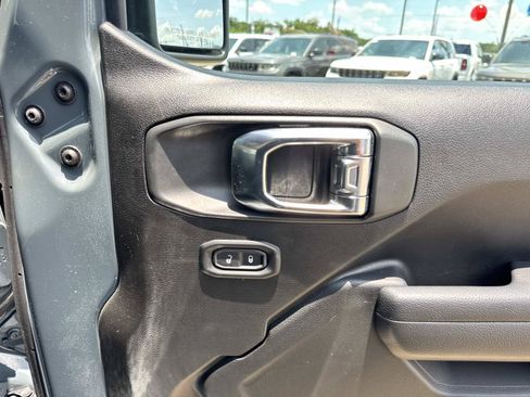 Used 2025 Jeep Wrangler Sport AWD/4WD image 14